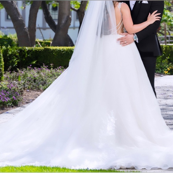 Eve of Milady Wedding Dress with detachable skirt & veil - Picture 7 of 12